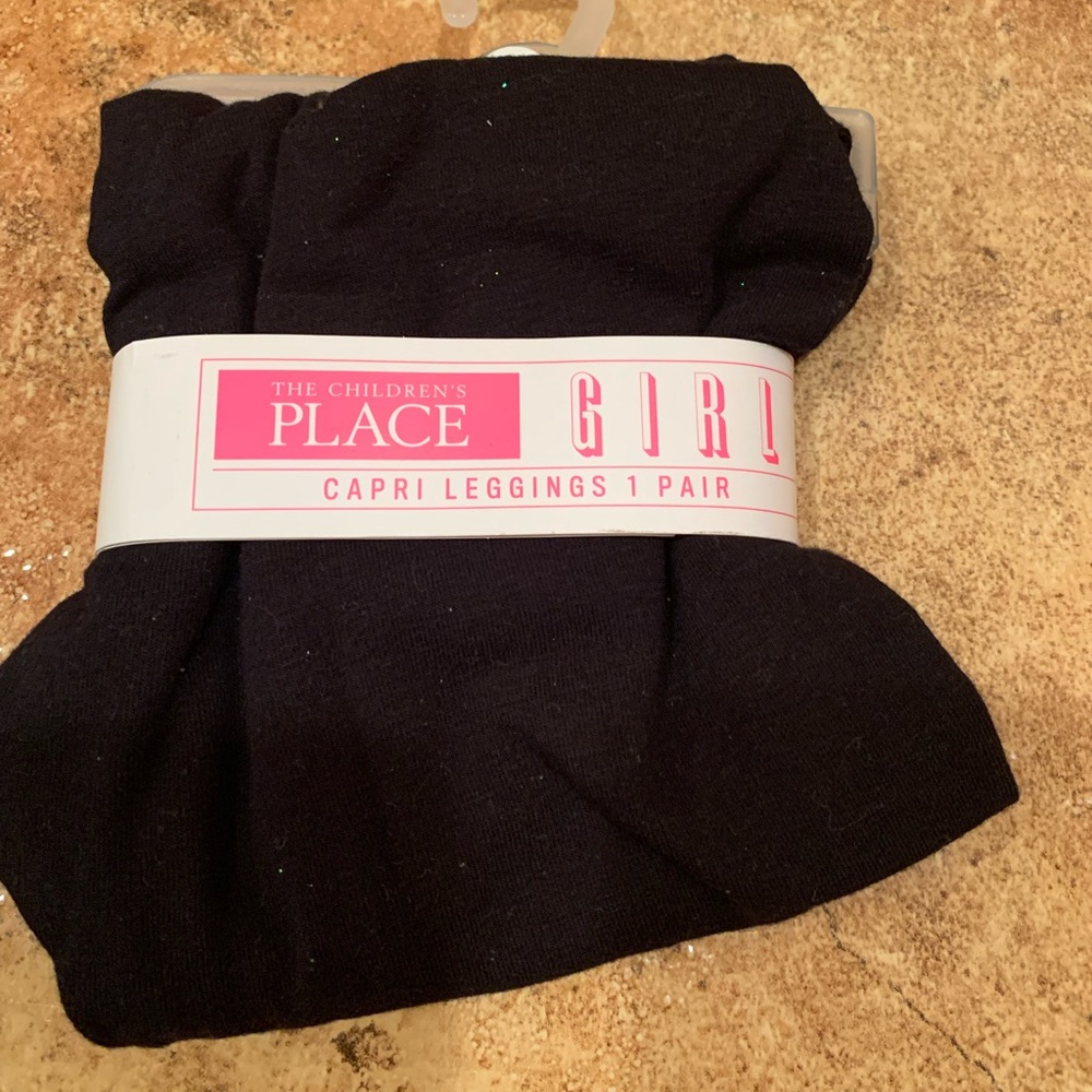 Girls capri leggings, new! Size S